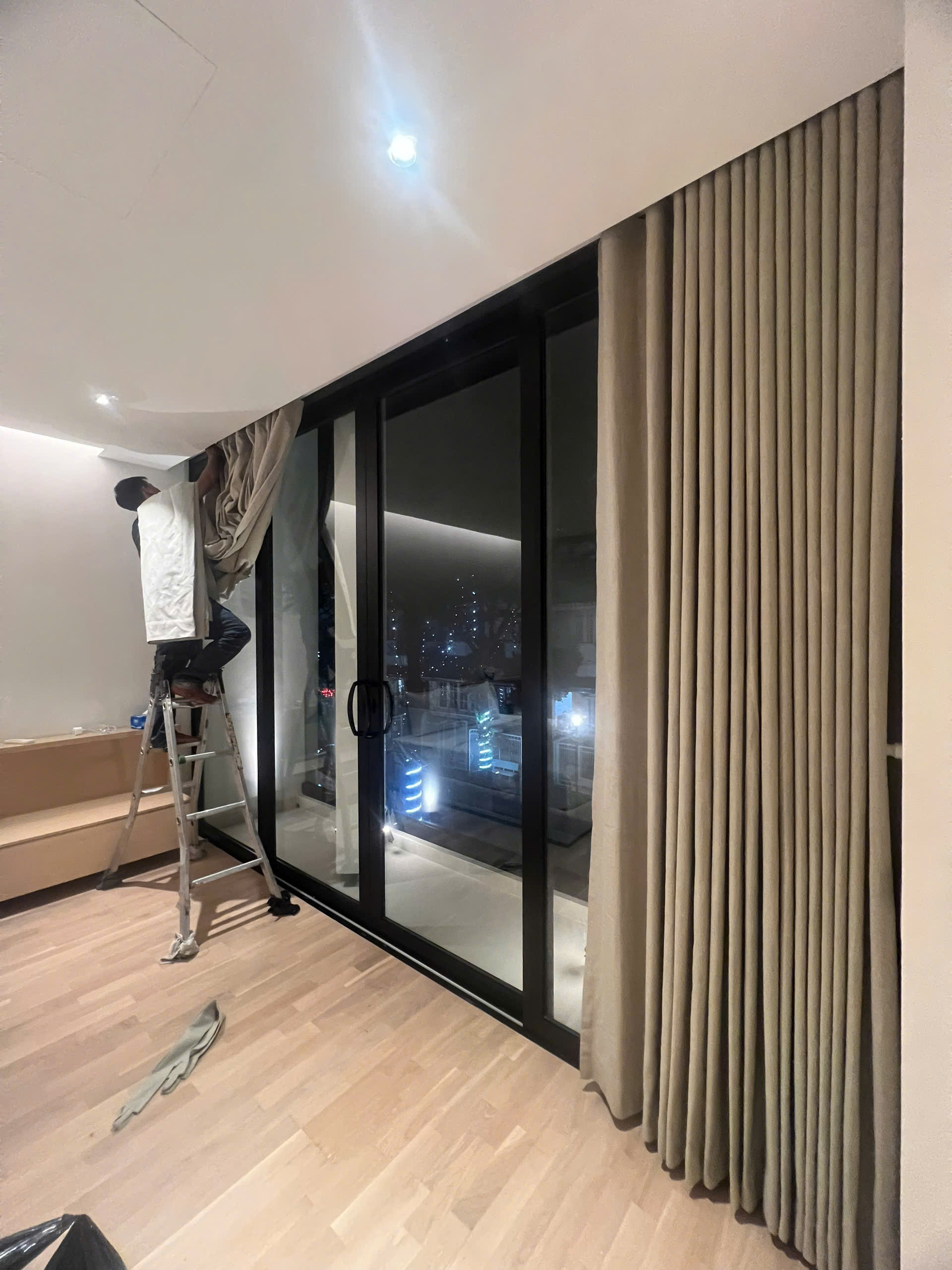 REM CUA 2 LOP BINH THANH26