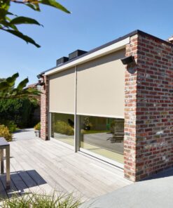 Rèm cuốn ngoài trời Zipper nhập khẩu cho không gian khu bể bơi